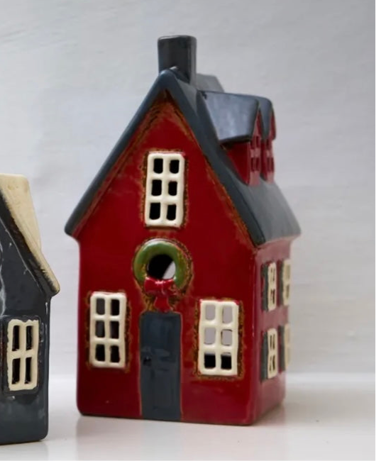 Alsace Tea Light Cottage Red with Wreath