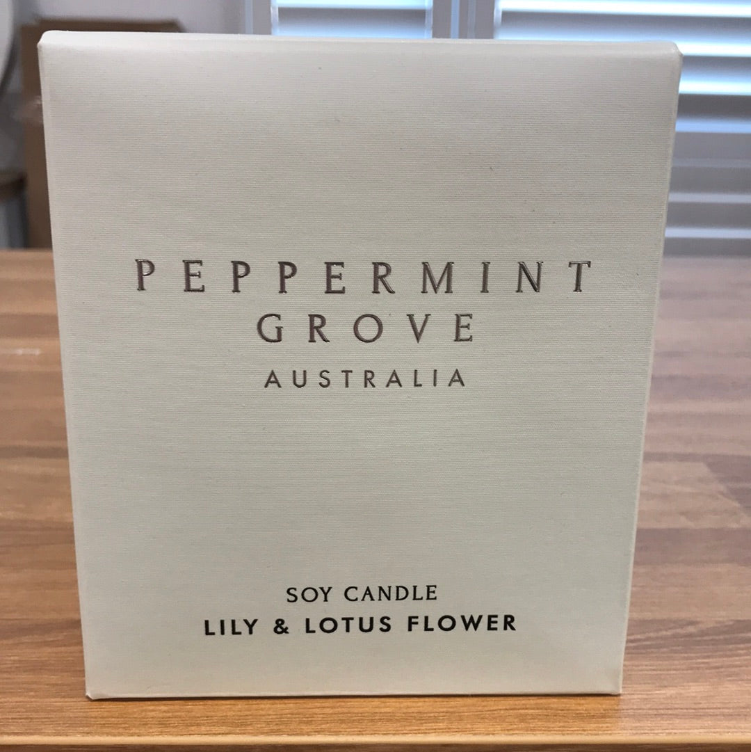 Lily & Lotus Flower 370g Candle