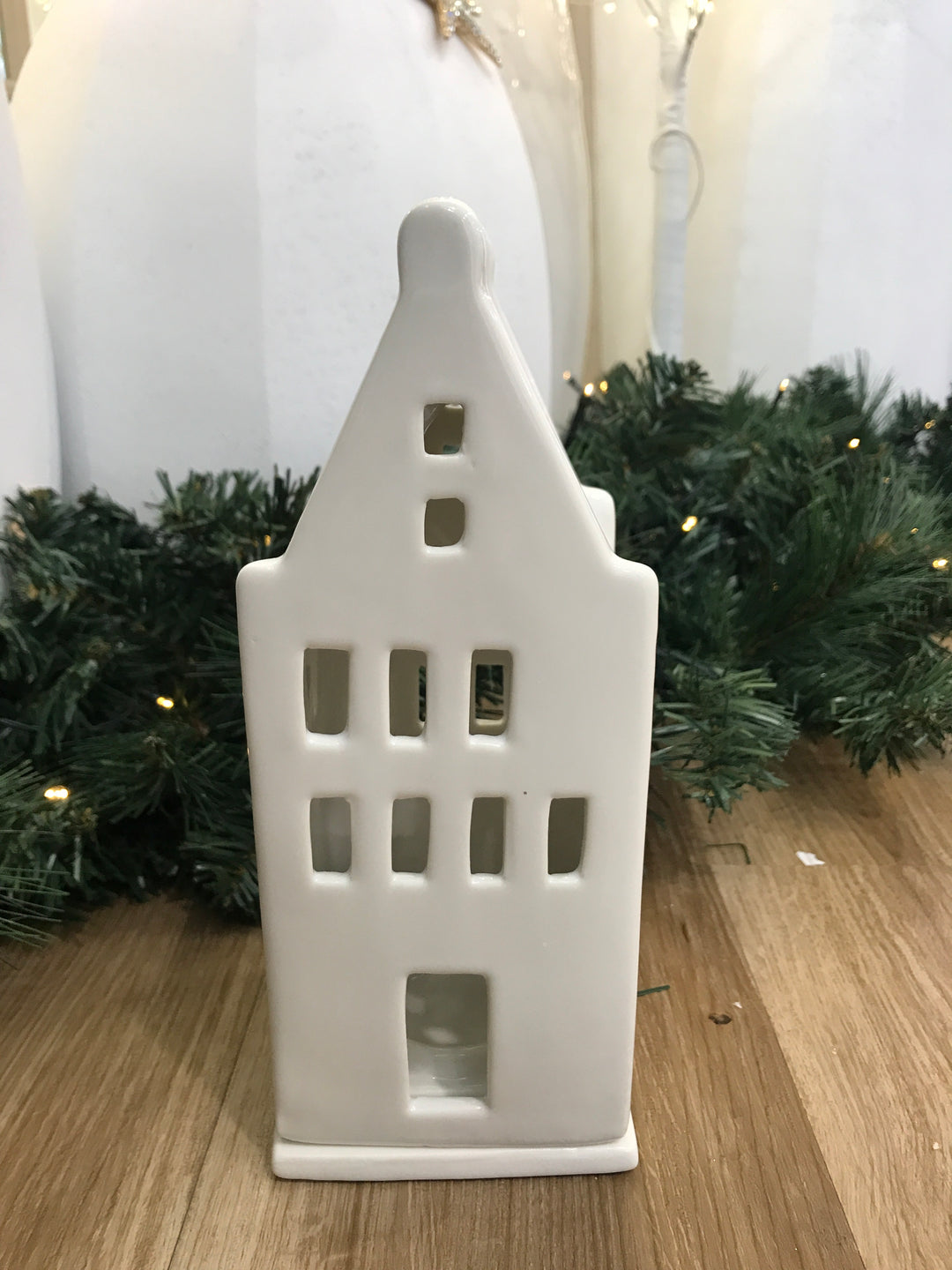 White Ceramic Tealight House Lrg