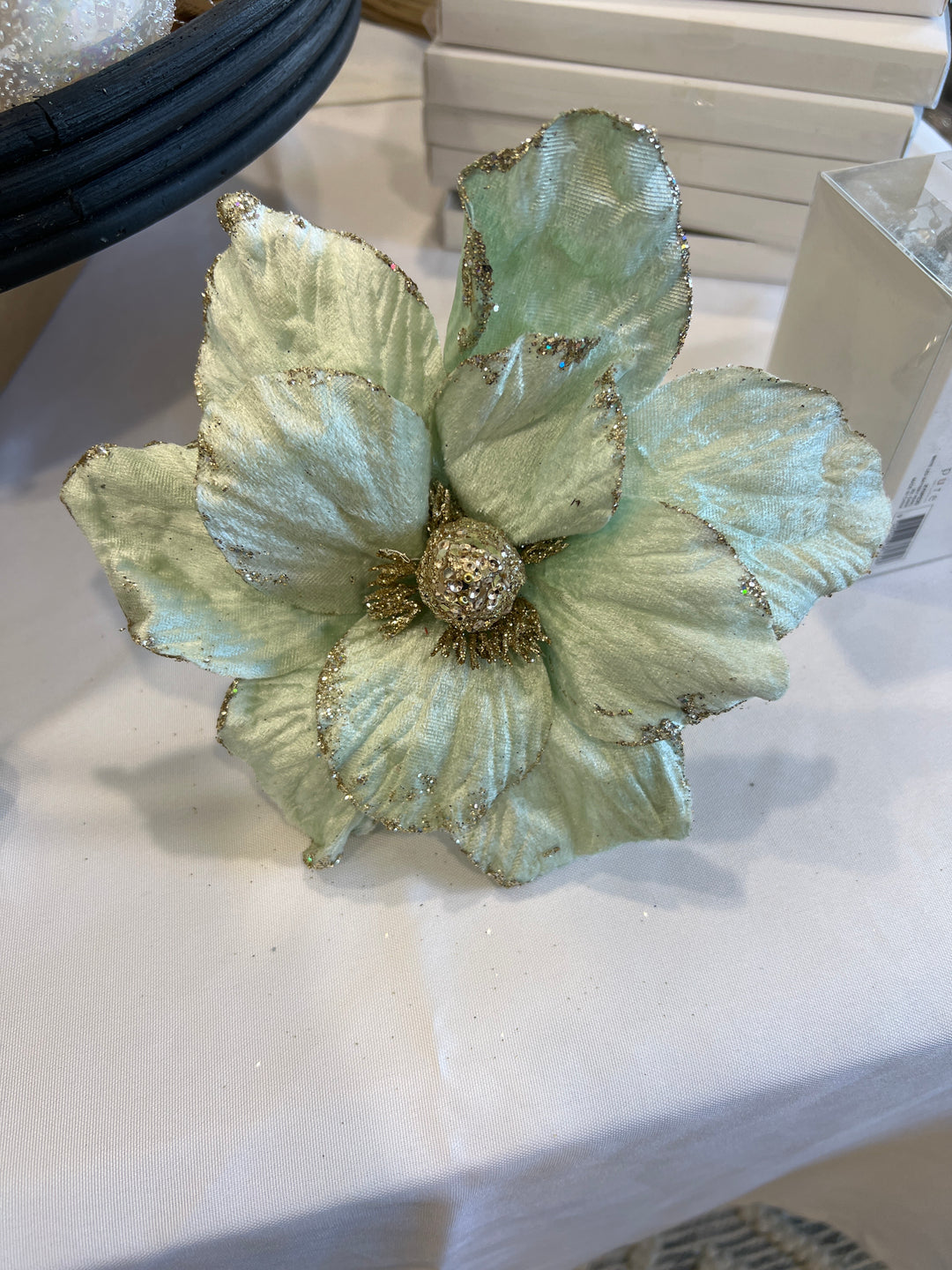 Magnolia Mint Clip on Poinsettia