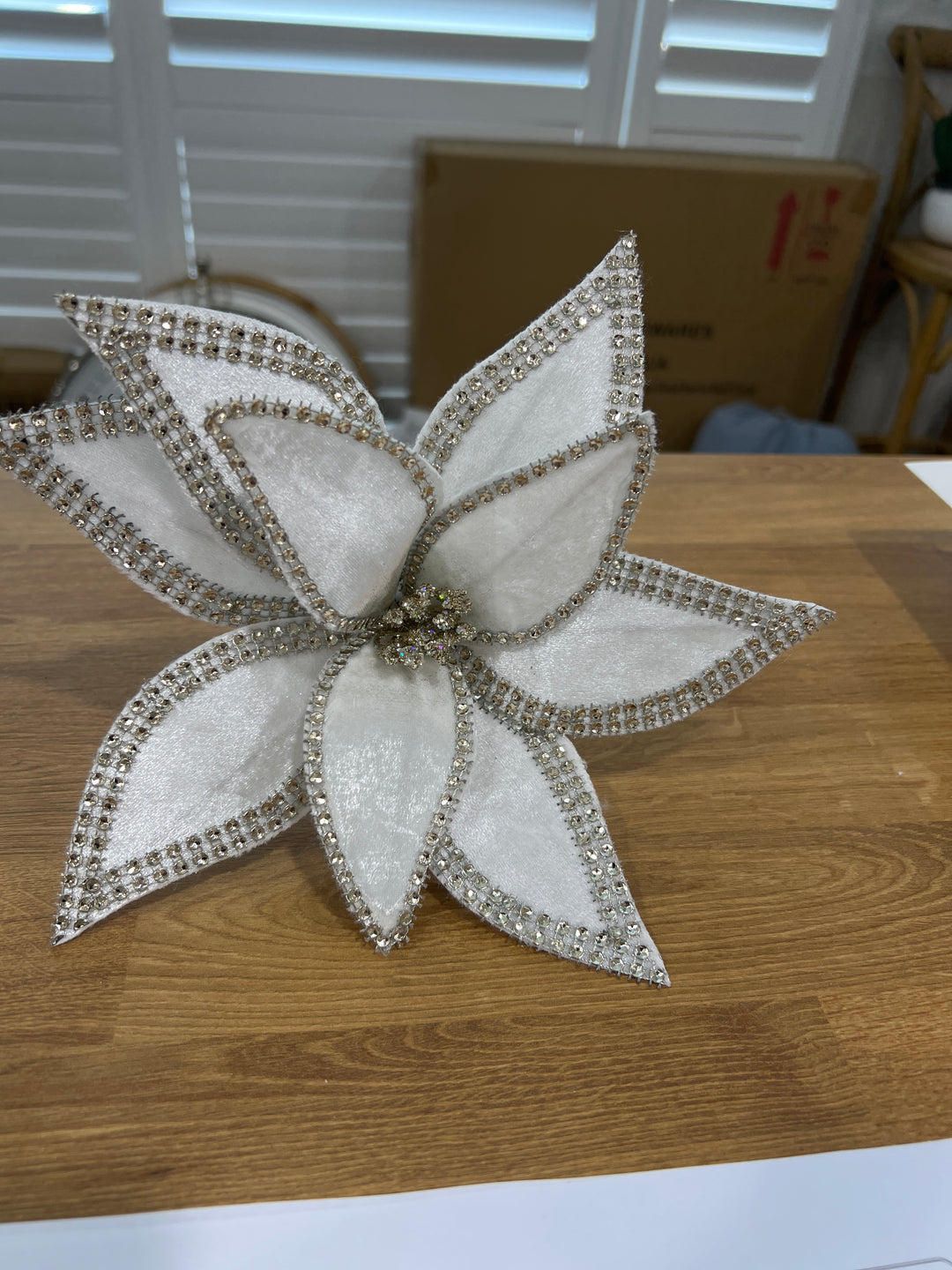 Clip on Poinsettia Cream Braid Edge