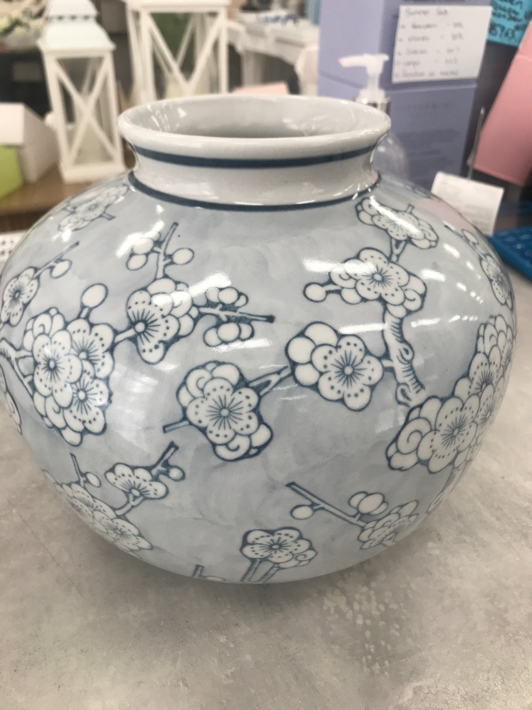 blue vase blossom