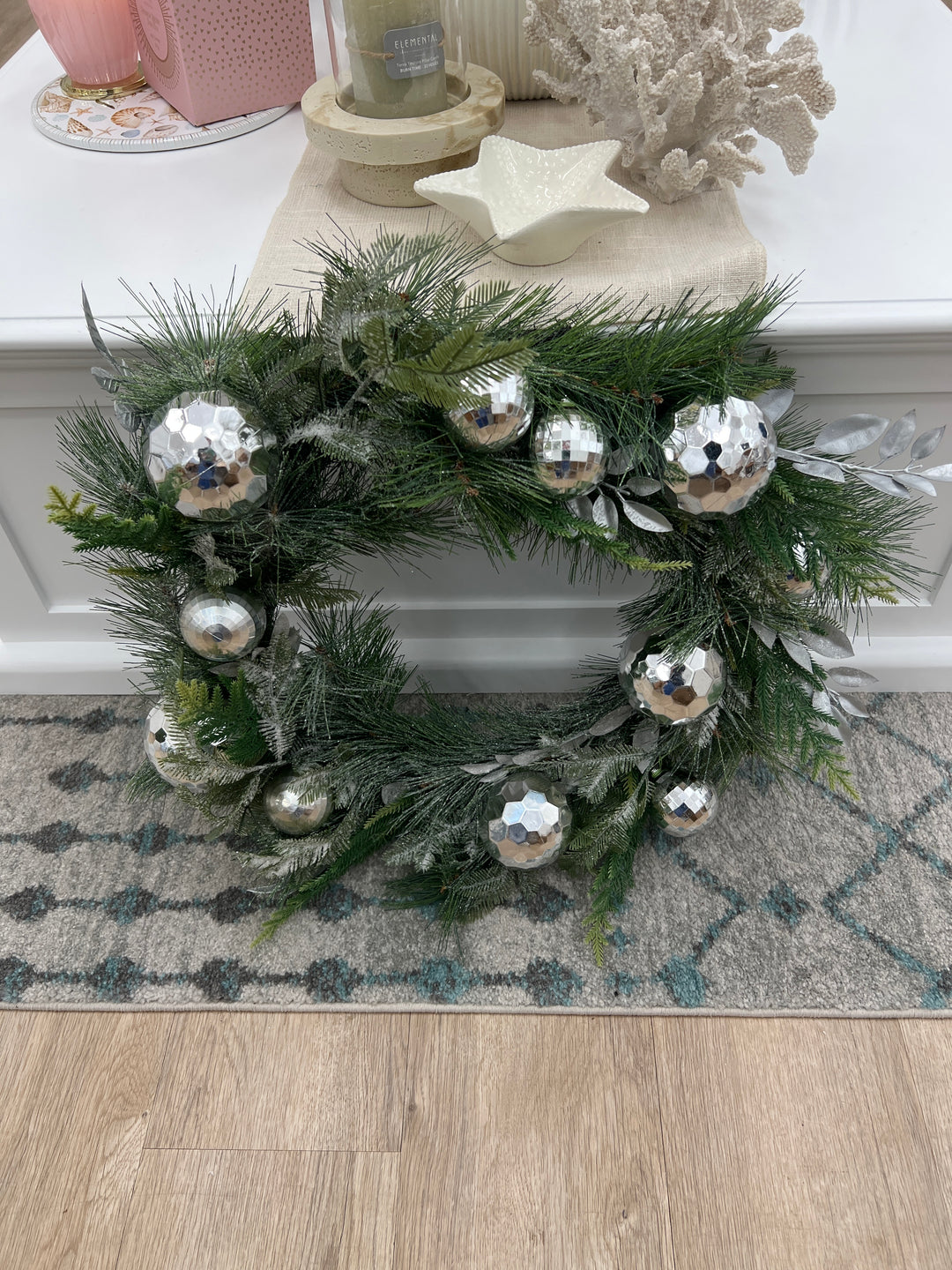 Pine Wreath w/Baubles Silver