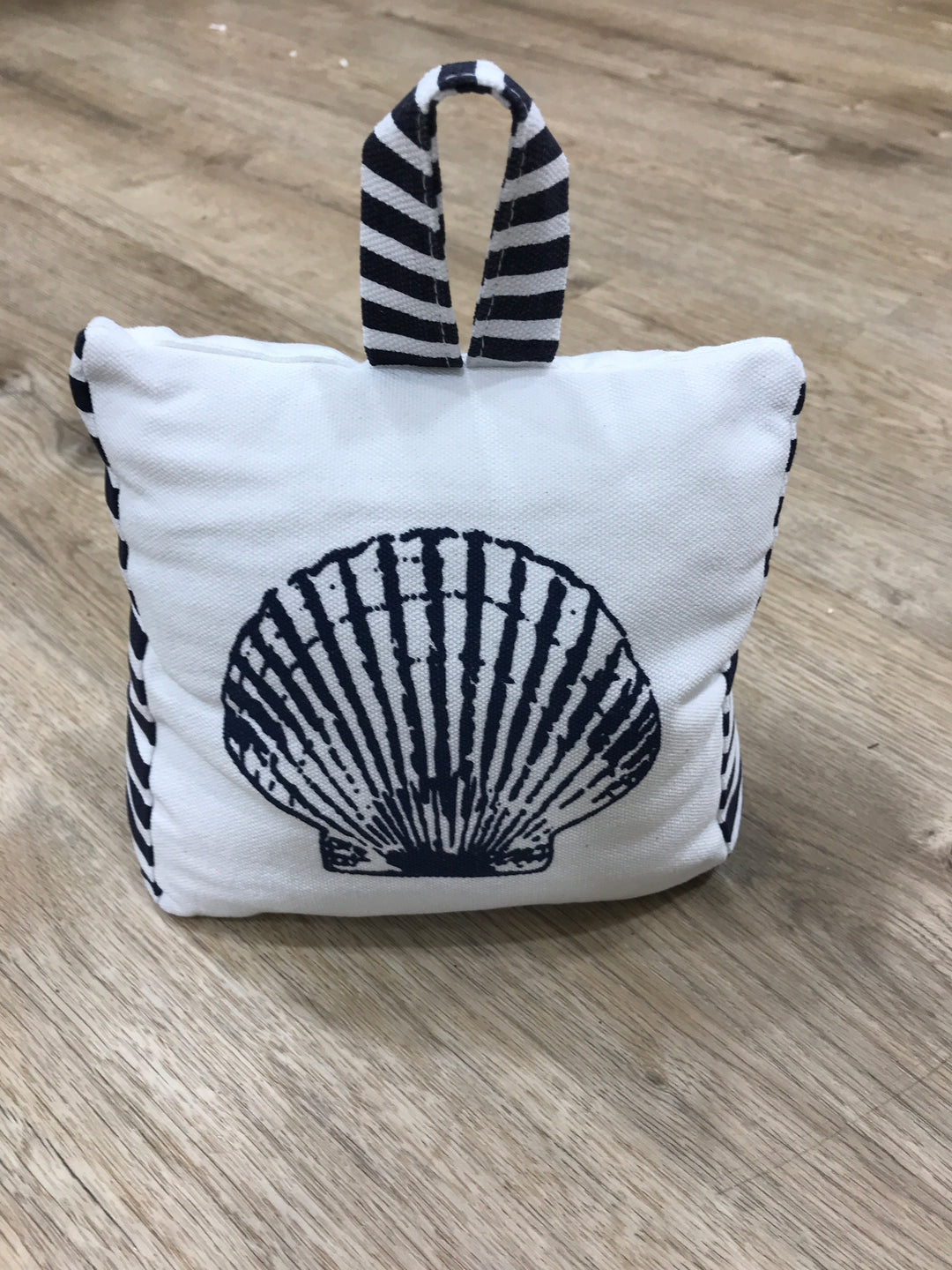 Doorstop shell stripe