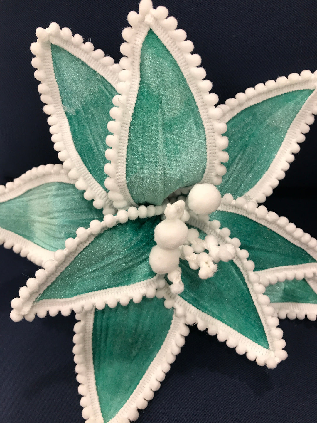 Clip on Poinsettia Tiffany White Edge