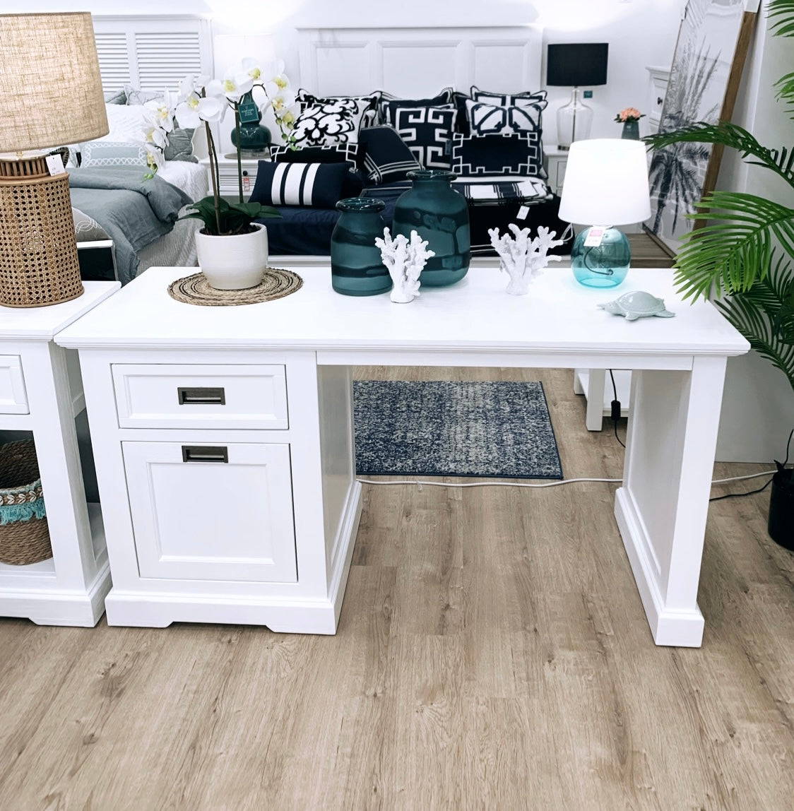 White on sale hamptons desk