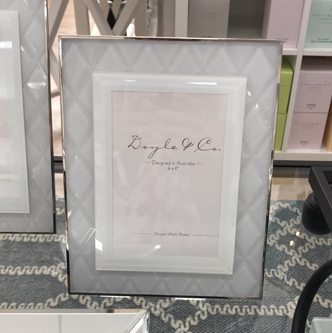 WHITE DIAMOND GLASS FRAME SILV EDGE 4x6